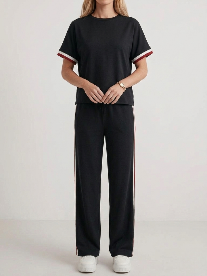 Lot | Comfortable Two-Piece Set